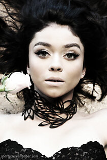 Sarah Hyland X