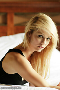 Laura Vandervoort IX
