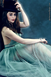 Emilia Clarke XIX