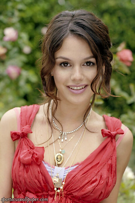 Rachel Bilson V
