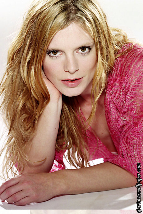 Emilia Fox