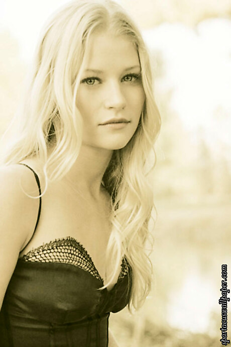 Emilie De Raven II
