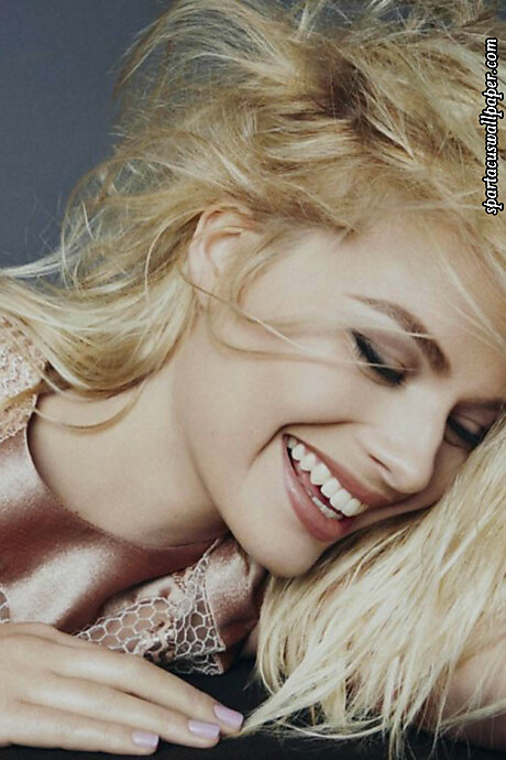 May 2015 - Margot Robbie