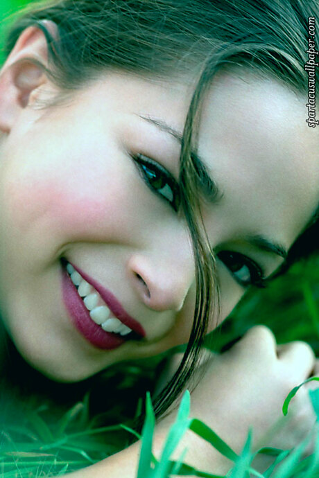 Kristin Kreuk V