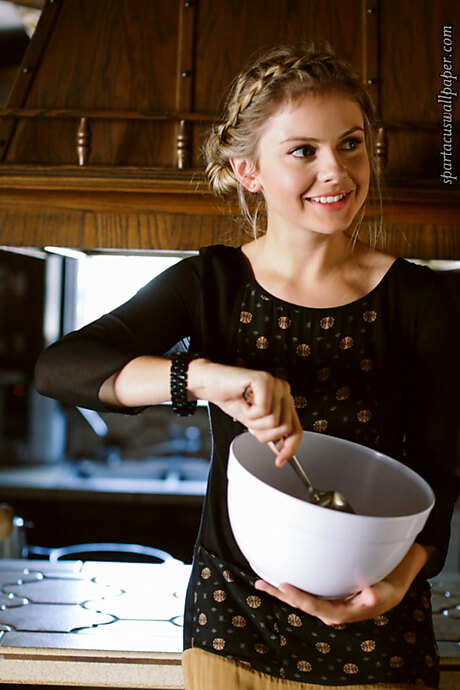 Rose McIver IV