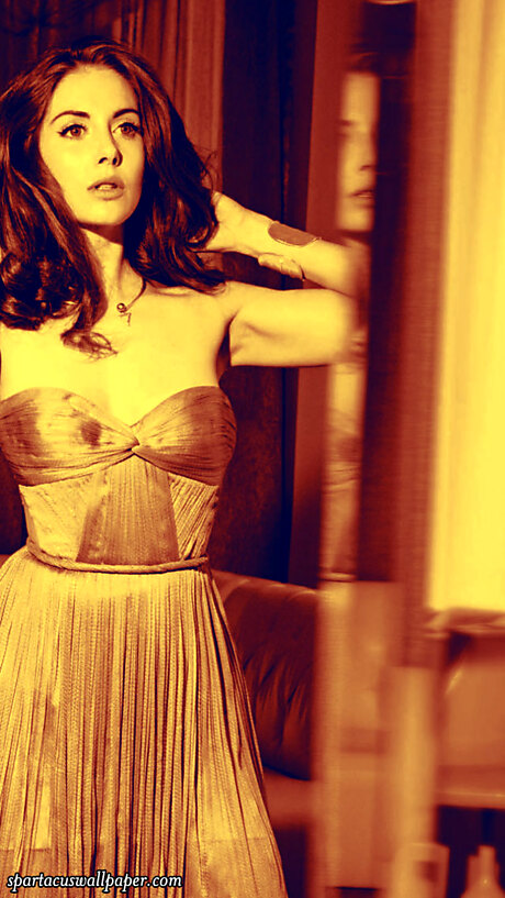 August 2015 - Alison Brie