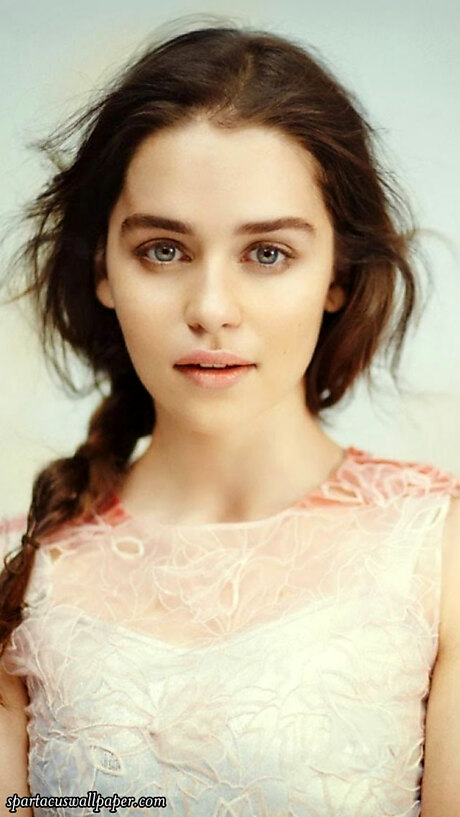 Emilia Clarke V