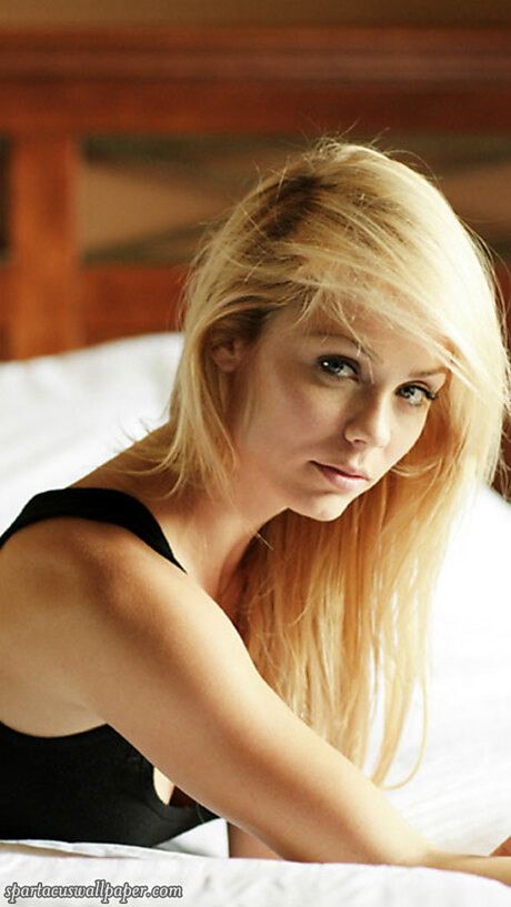 Laura Vandervoort IX