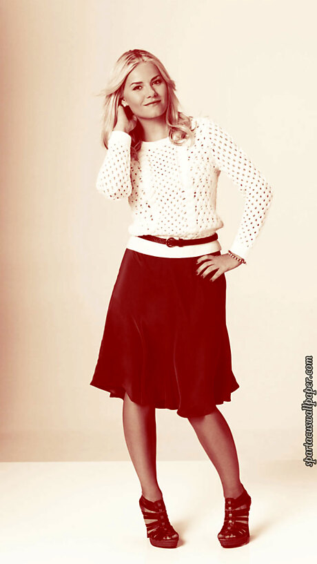 Elisha Cuthbert XVII