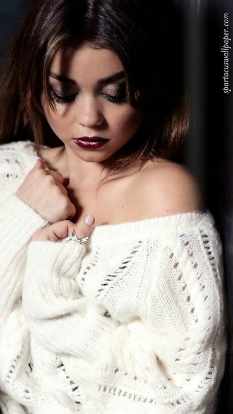 September 2015 - Sarah Hyland