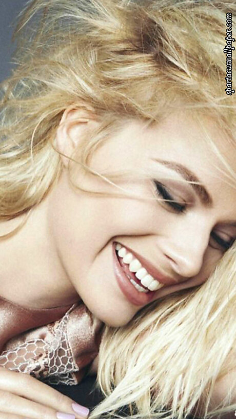 May 2015 - Margot Robbie