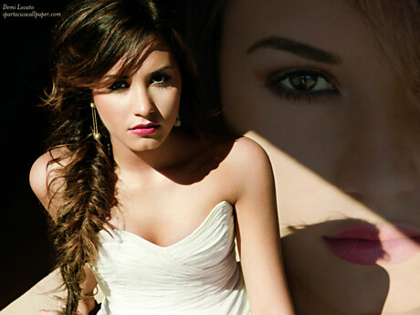 Demi Lovato V
