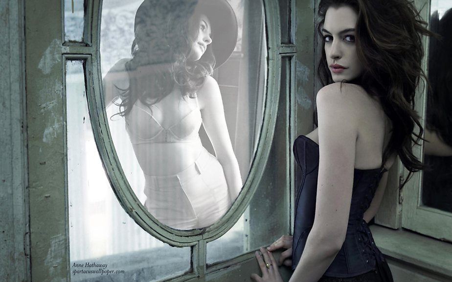 Anne Hathaway VIII