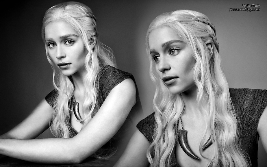 Emilia Clarke XXXII